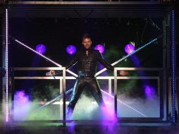 El cantante lució un nuevo estilo más atrevido, además de un vestuario que fue diseñado por Giorgio Armani. EFE  /