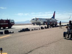 La aeronave se colocó en un lugar remoto de la terminal de Albuquerque durante la revisión. AP  /