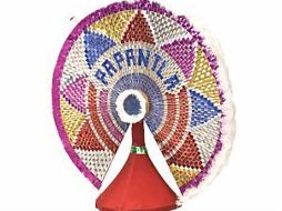 La exposición muestra el trabajo plumario de 34 grupos indígenas del país. EL UNIVERSAL  /