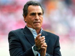 José Luis Real, técnico de Chivas, que jugarán al máximo el duelo de vuelta. AFP  /