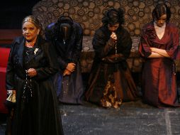 Escena de la obra La casa de Bernarda Alba, que se presentará los martes de mayo. M. FREYRÍA  /