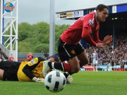Hernández (en la foto) fue factor clave en el partido al provocar un penal que luego aprovecharía Rooney. REUTERS  /