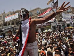 Un manifestante contra el gobierno, grita consignas. AP  /
