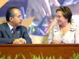Felipe Calderón y Elba Esther Gordillo participaron este domingo en un acto de celebración por el Día del Maestro. ARCHIVO  /