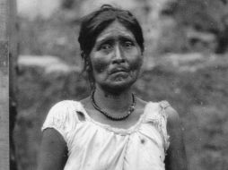 La imagen de una mujer tubar que fue fotografiada por Lumholtz. ESPECIAL  /