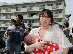 Residentes del poblado de Iitate dejan sus casas ante la extensión de la zona de riesgo en Fukushima. REUTERS  /