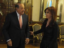 La presidenta Cristina Fernández de Kirchner recibe al empresario Carlos Slim en la Casa Rosada en Buenos Aires. EFE  /