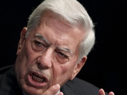 La exposición en honor a Vargas Llosa repasa distintas facetas de su vida. EFE  /