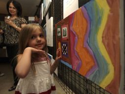 La venta de pinturas organizada por el American School y el Centro Psicoeducativo Freire, logró recaudar 28 mil 900 pesos. S. NÚÑEZ  /