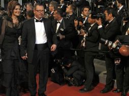 Lasr Von Trier (derecha) llegó a la alfombra roja acompañado de su esposa Bent Froge. REUTERS  /