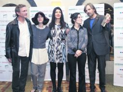 Viggo Mortensen (derecha) asistió al encuentro con los medios que organizó la producción de la cinta Todos tenemos un plan. AP  /