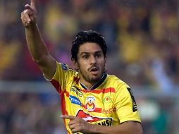 El delantero de Morelia, Rafael Márquez, celebra tras anotar ante Cruz Azul, en el partido de semifinales. MEXSPORT  /