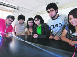 Los alumnos podrán trabajar en laboratorios equipados para analizar materiales y sus compuestos. ESPECIAL  /