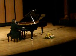 El pianista Gergely Bogányi fue nuevamente el invitado para celebrar el bicentenario del natalicio de Franz Liszt. M. TORRES  /