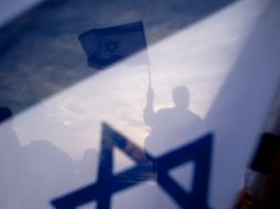 El avión israelita realizó el aterrizaje sin sufrir daños. AP  /