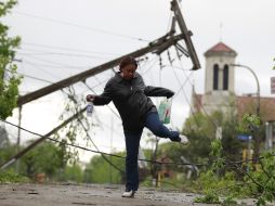 Afectaciones del fenómeno se extienden a más de 100 kilómetros del paso del tornado. AP  /