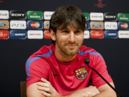 Lionel Messi dio una conferencia de prensa luego del entrenamiento del Barcelona con la mira en Wembley. EFE  /