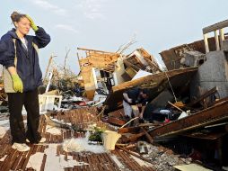 Civiles y rescatistas de 40 agencias buscan sobrevivientes. EFE  /