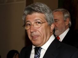 El presidente del Atlético de Madrid, Enrique Cerezo descarta totalmente una posible venta de 'Kun'. EFE  /