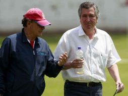 Jorge Vergara en una foto de archivo platicando con José Luis Real. MEXSPORT  /