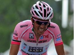 Alberto Contador disputando la decimosexta etapa del Giro de Italia. EFE  /