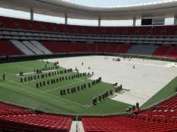 Hoy se realizaron las labores de protección de la cancha. A. NAVARRO  /