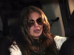 La cantante durante su llegada a la funeraria donde será velada su madre, la señora Yolanda Miranda. EL UNIVERSAL  /