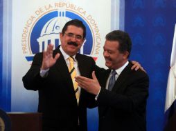 Manuel Zelaya agradece al presidente dominicano, Leonel Fernández, la hospitalidad que le brindó. EFE  /