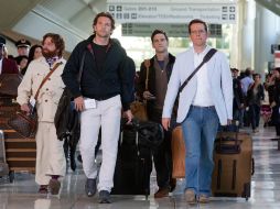 Los actores (d a i) Zach Galifianakis , Bradley Cooper , Justin Bartha  y Ed Helms en una escena de la comedia. EFE  /