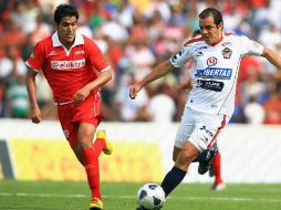 Hibert Ruiz de Atlante UTN y Cuauhtémoc Blanco (I) de Irapuato, durante la semifinal de la liga de Ascenso. MEXSPORT  /