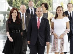 Cristina Fernández es acompañada por el Mandatario Felipe Calderón y su esposa Margarita Zavala. REUTERS  /