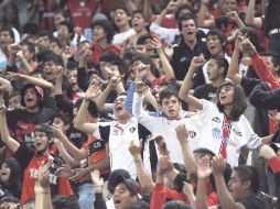 Los seguidores del Atlas acudieron el lunes a Colomos en plena asamblea para manifestar su malestar. MEXSPORT  /