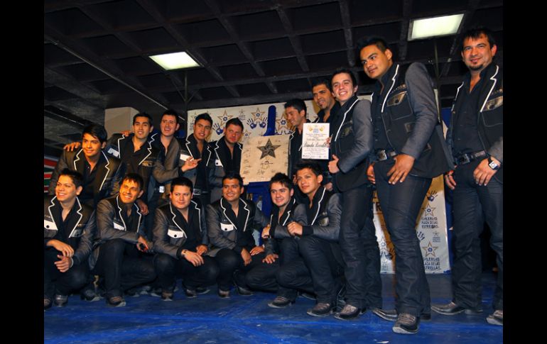 La banda develó su placa en el Paseo de la Estrellas. NTX  /