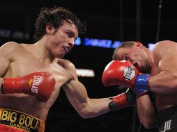 Julio César Chávez vence por decisión al alemán Zbik en Los Ángeles. AP  /