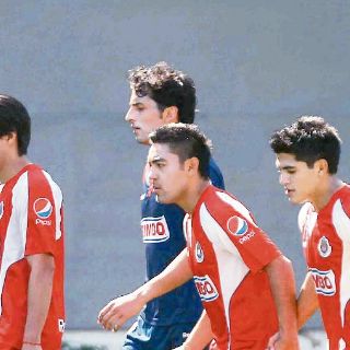 Antonio Salazar también se integra al redil