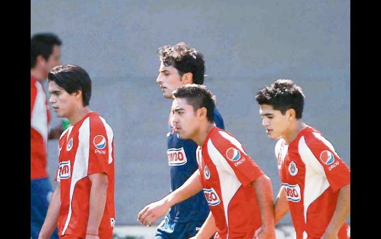 El Guadalajara regresa a la actividad con ocho jugadores ausentes, por cumplir compromisos con la Selección mexicana. MEXSPORT  /