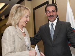 El gobernador de Sonora, Guillermo Padres  y la gobernadora de Arizona, Jan Brewer, durante una conferencia de prensa, en Phoenix. EFE  /