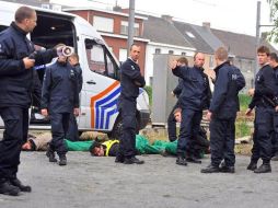 La policía patrulla ahora a lo largo del recorrido del convoy para evitar que se repitan las acciones de los activistas. EFE  /