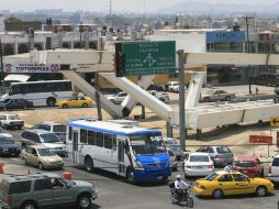 El mayor conflicto vial se registra en la zona de Circunvalación y Ávila Camacho . M. FREYRIA  /