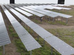 Implementarán fuentes de energía renovable, como la que producen paneles solares. EFE  /