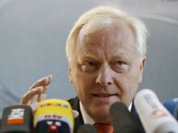 Reinhard Burger, director del Instituto Robert Koch, habla en rueda de prensa sobre el resultado de la investigación. REUTERS  /