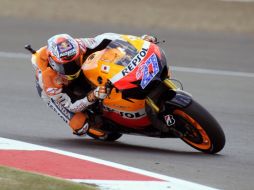 El australiano Casey Stoner, a toda velocidad en el GP de Gran Bretaña. AP  /
