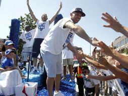 los jugadores festejaron con más de 250 mil fanáticos que esperaron el desfile de campeones por 31 años. AP  /
