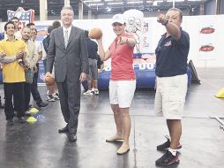 Lorena Ochoa (centro) haciendo un lanzamiento. A. HINOJOSA  /