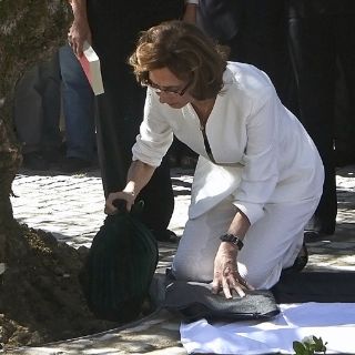 Depositan las cenizas de Saramago en su tierra natal