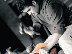 En el Taller Hermanos Punzo podrás aprender a domar el martillo y darle vida al cobre. EL UNIVERSAL  /