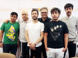 Fransua Rivera Jácome (playera negra) en la foto del recuerdo con quienes hicieron posible el taller. E. BARRERA  /