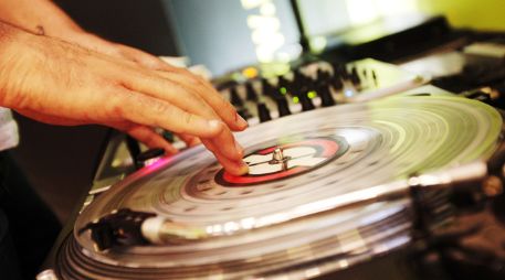 Afirma Ricardo Bravo que la música debe de tener un beneficio económico para el artista. ARCHIVO  /