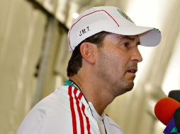 José Manuel de La Torre, entrenador de México, durante una conferencia de prensa en Houston. MEXSPORT  /
