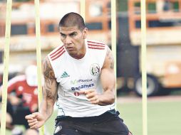 Carlos Salcido realiza ejercicios físicos durante la práctica del Tricolor en Houston. MEXSPORT  /
